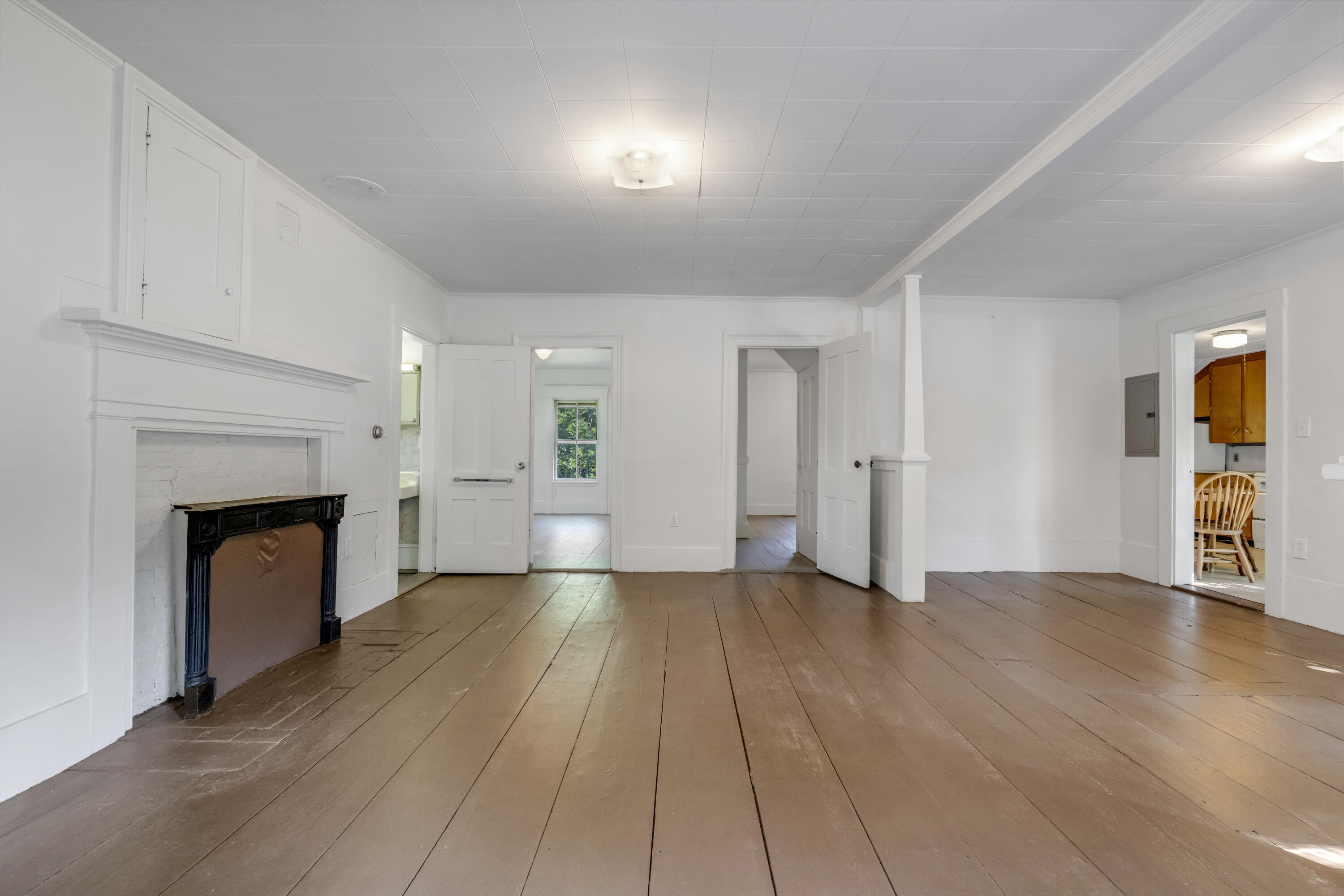 586 Plains Road