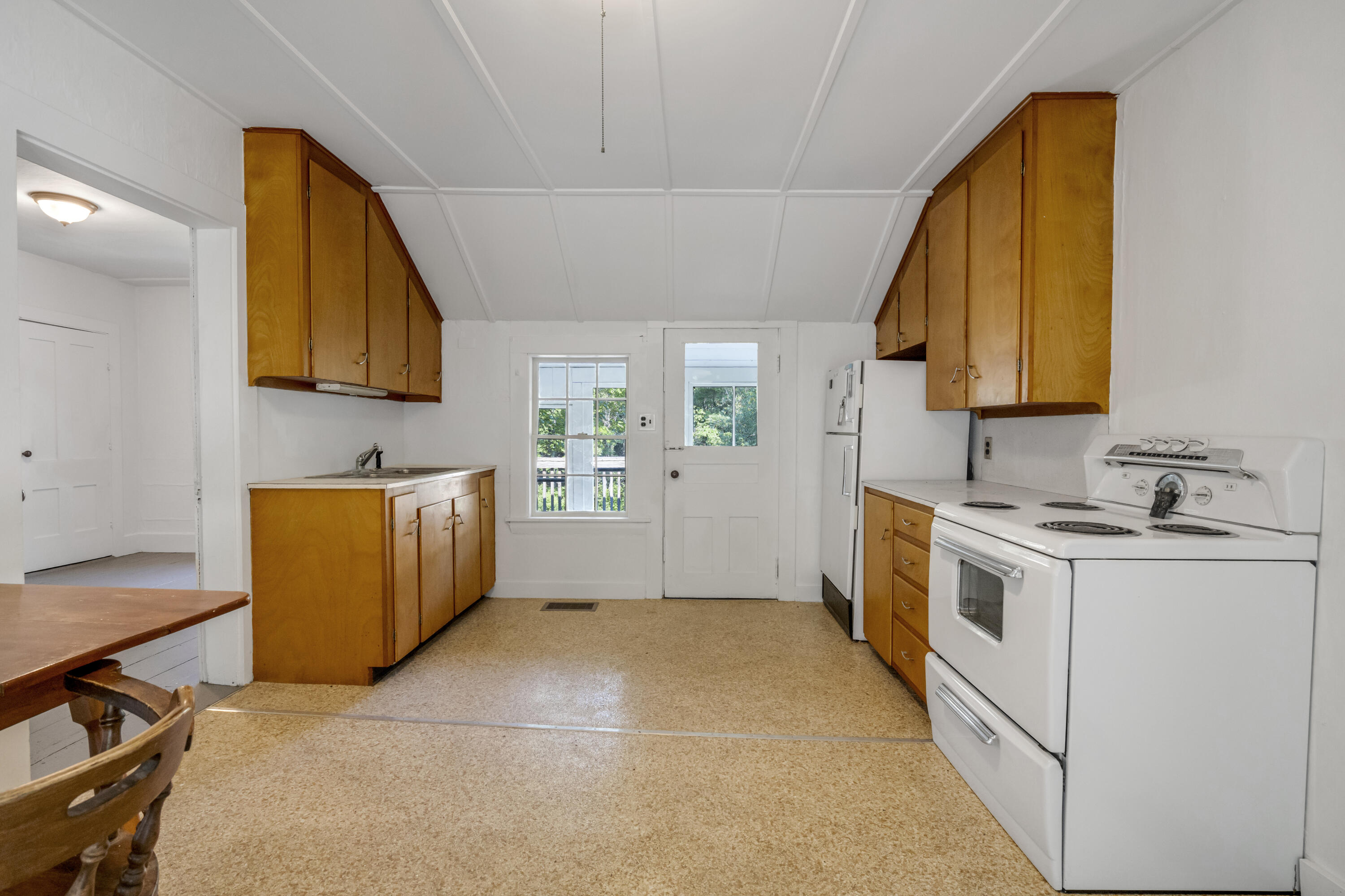 586 Plains Road