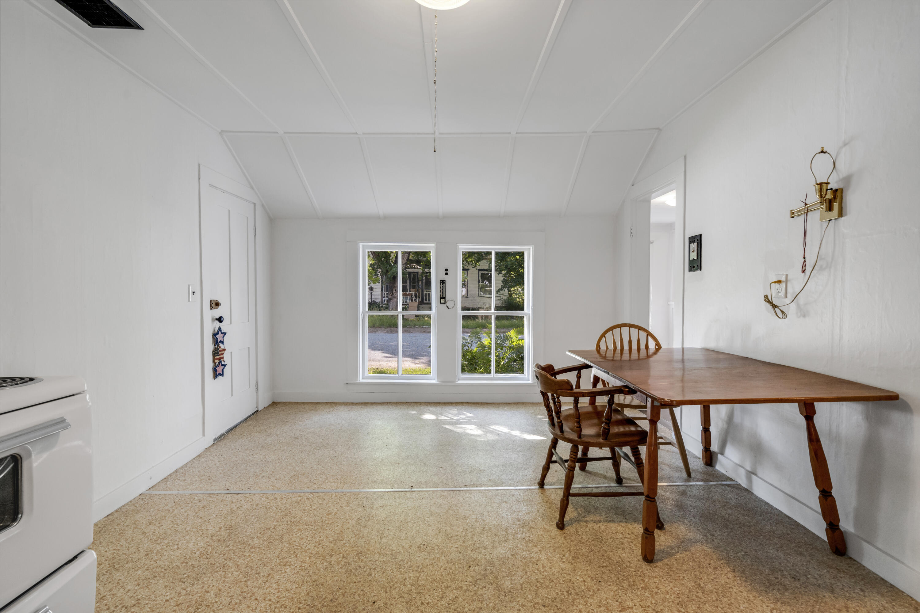 586 Plains Road