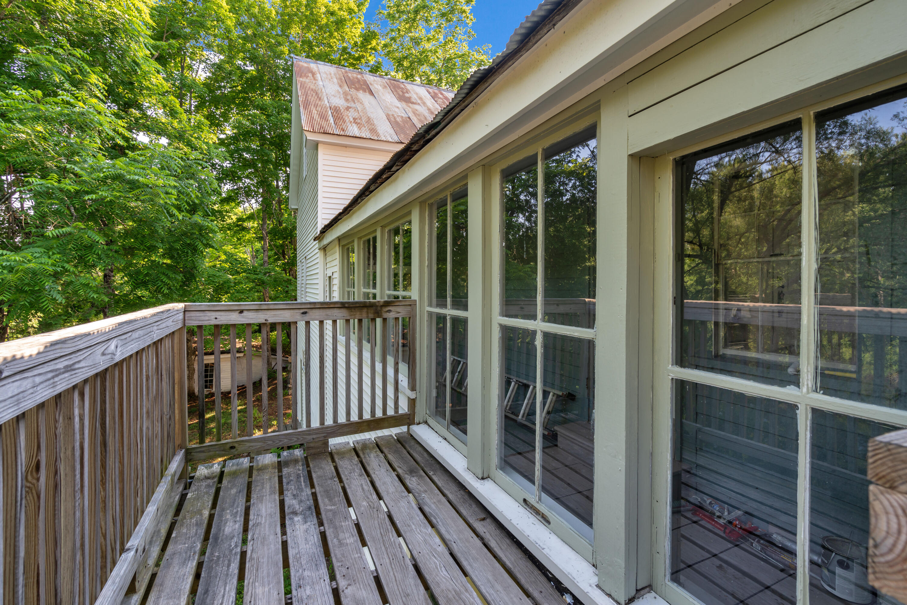 586 Plains Road