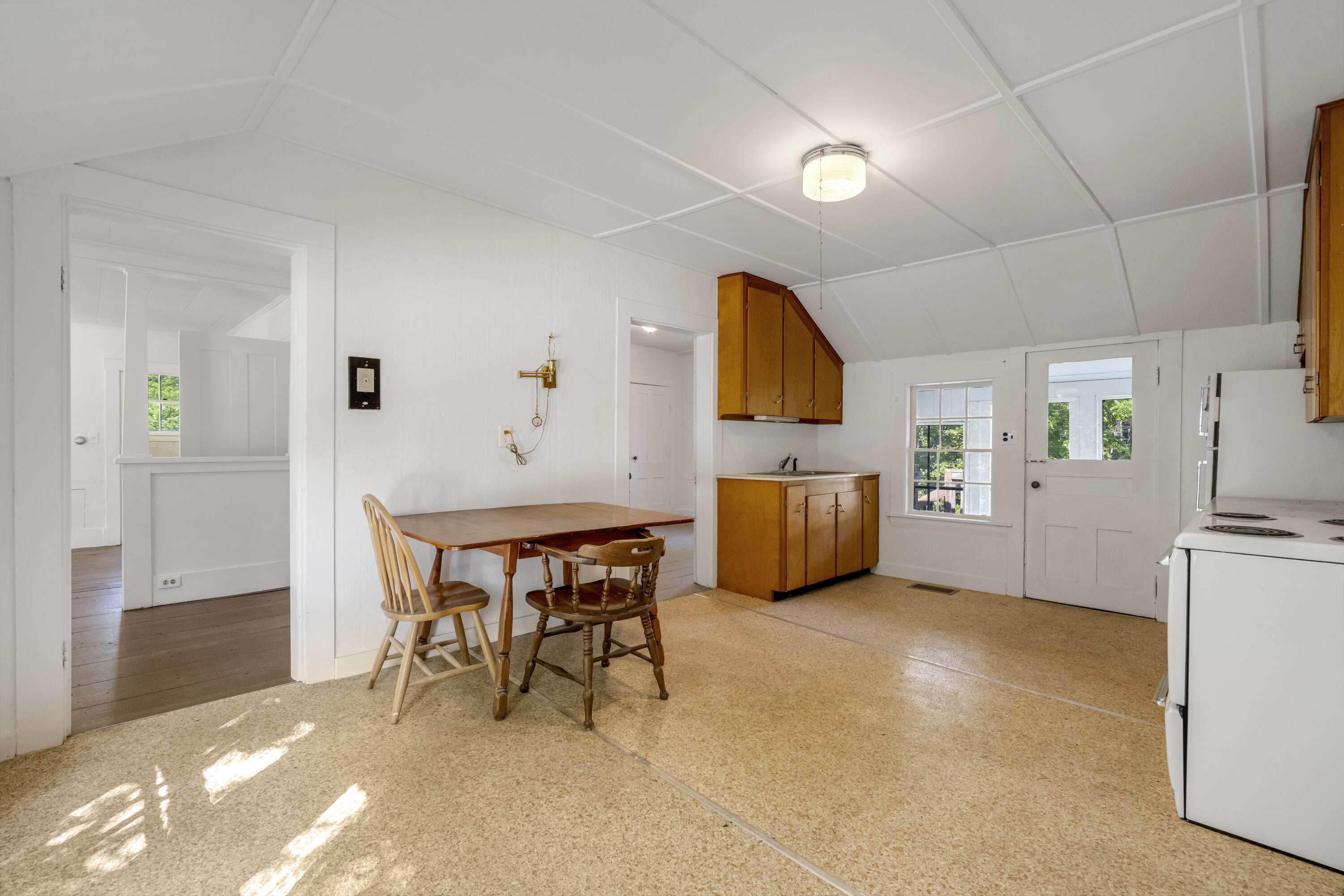 586 Plains Road
