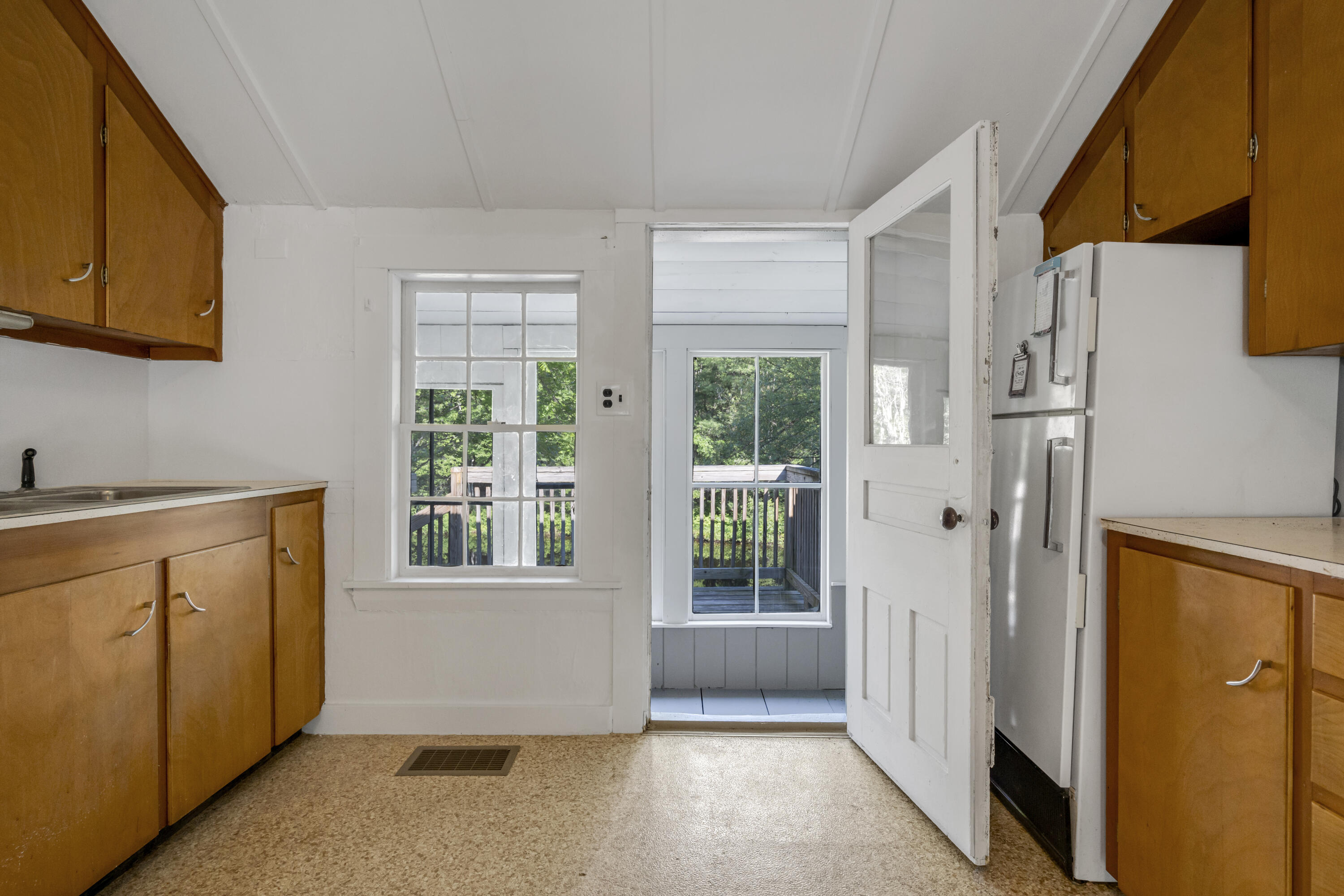 586 Plains Road