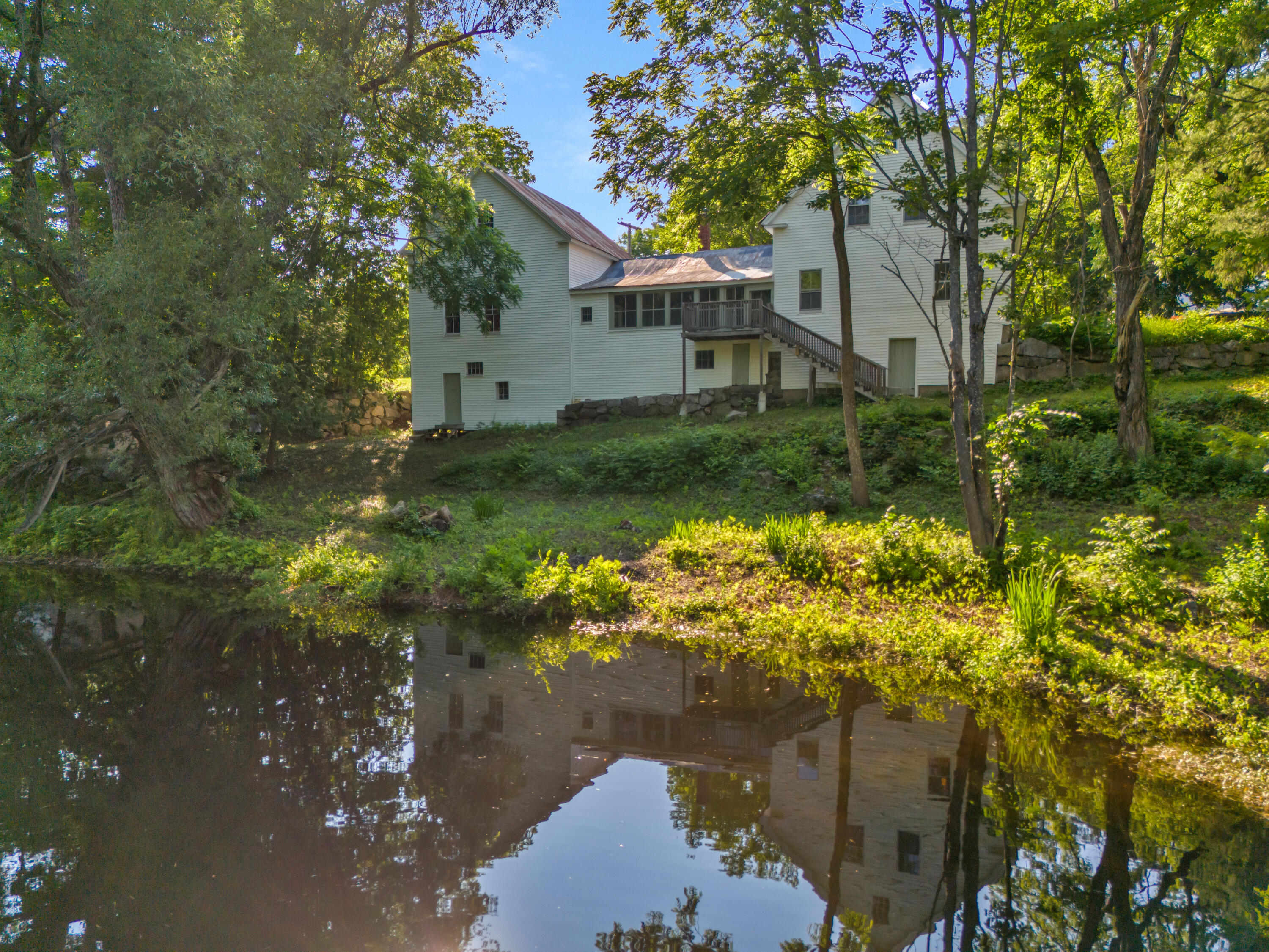 586 Plains Road