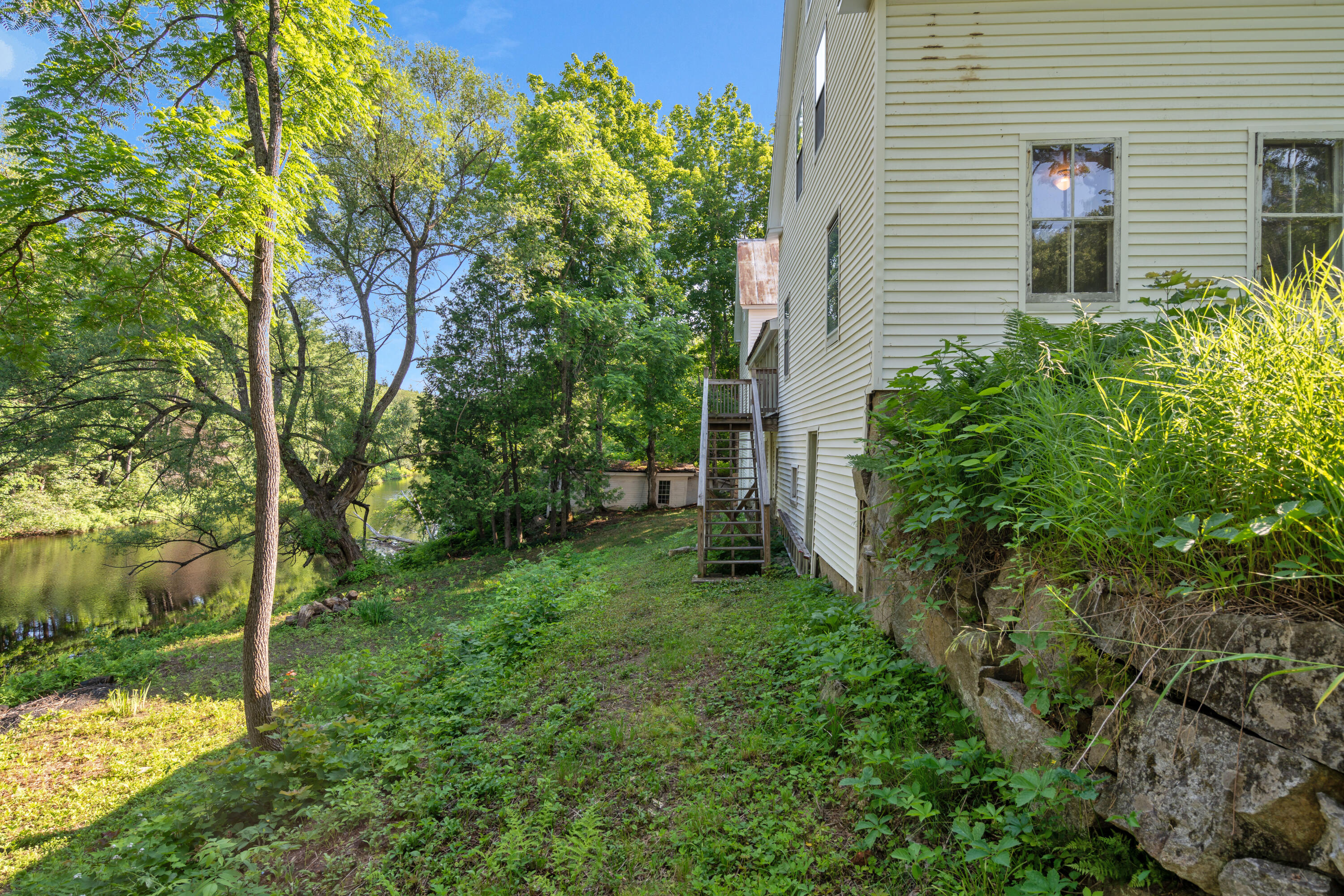 586 Plains Road
