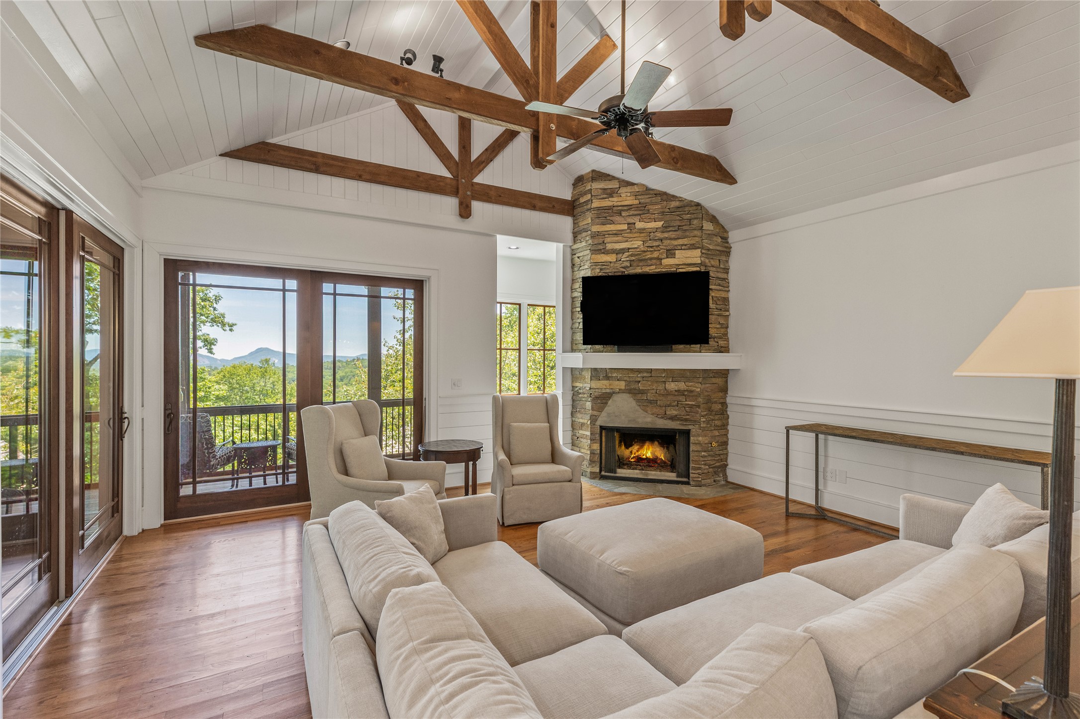 826 Highlands Cove Drive