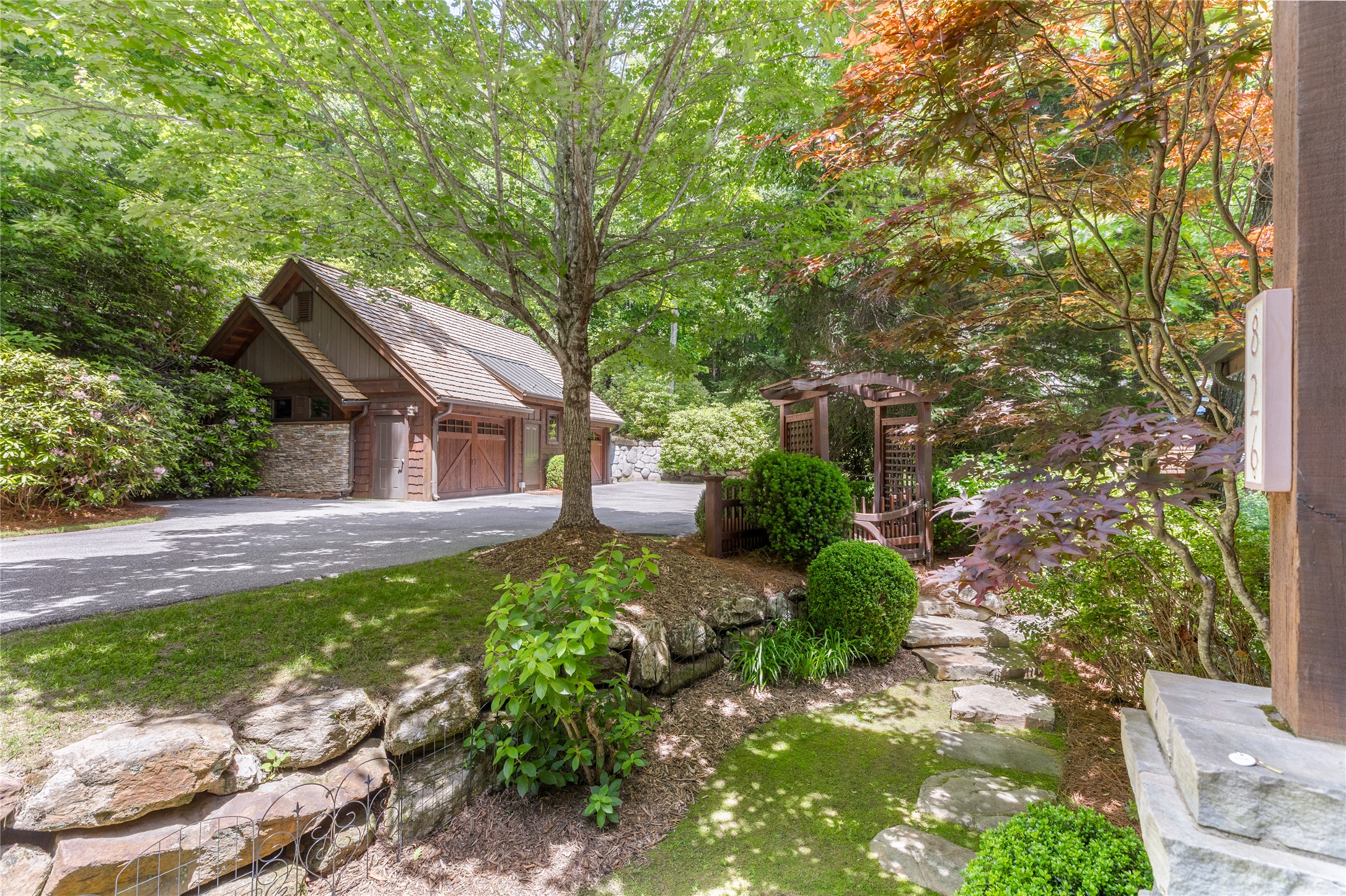 826 Highlands Cove Drive