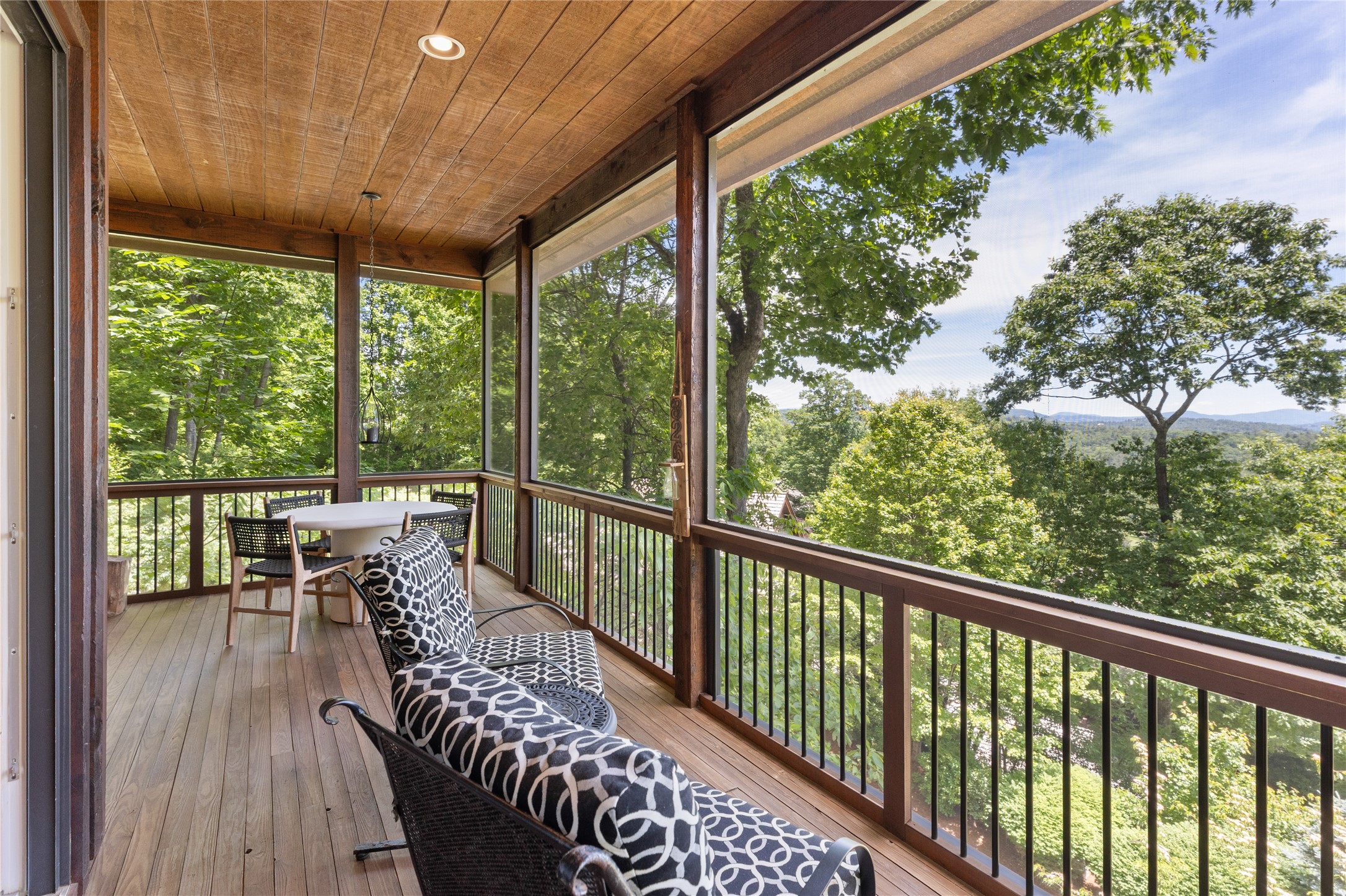 826 Highlands Cove Drive