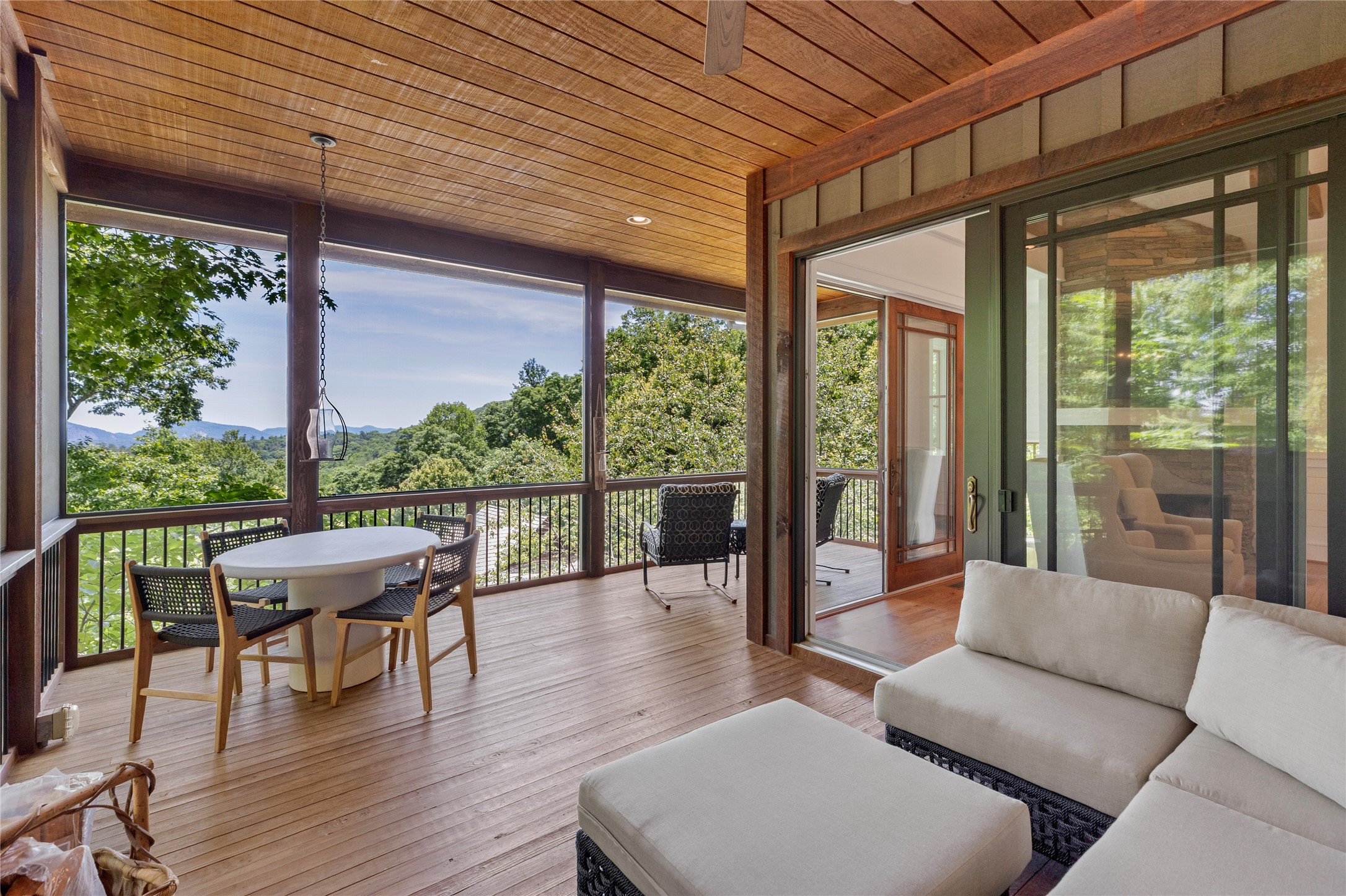 826 Highlands Cove Drive