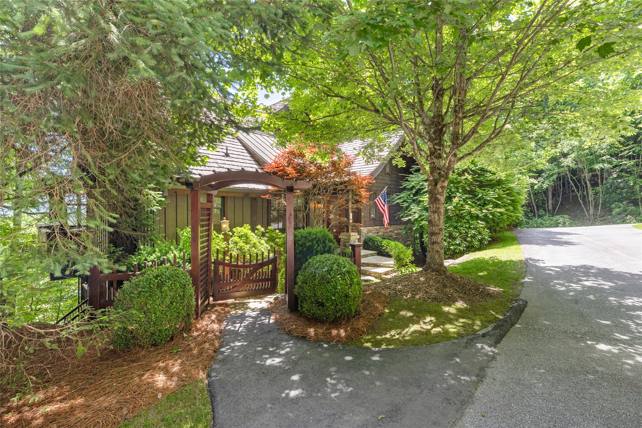 826 Highlands Cove Drive