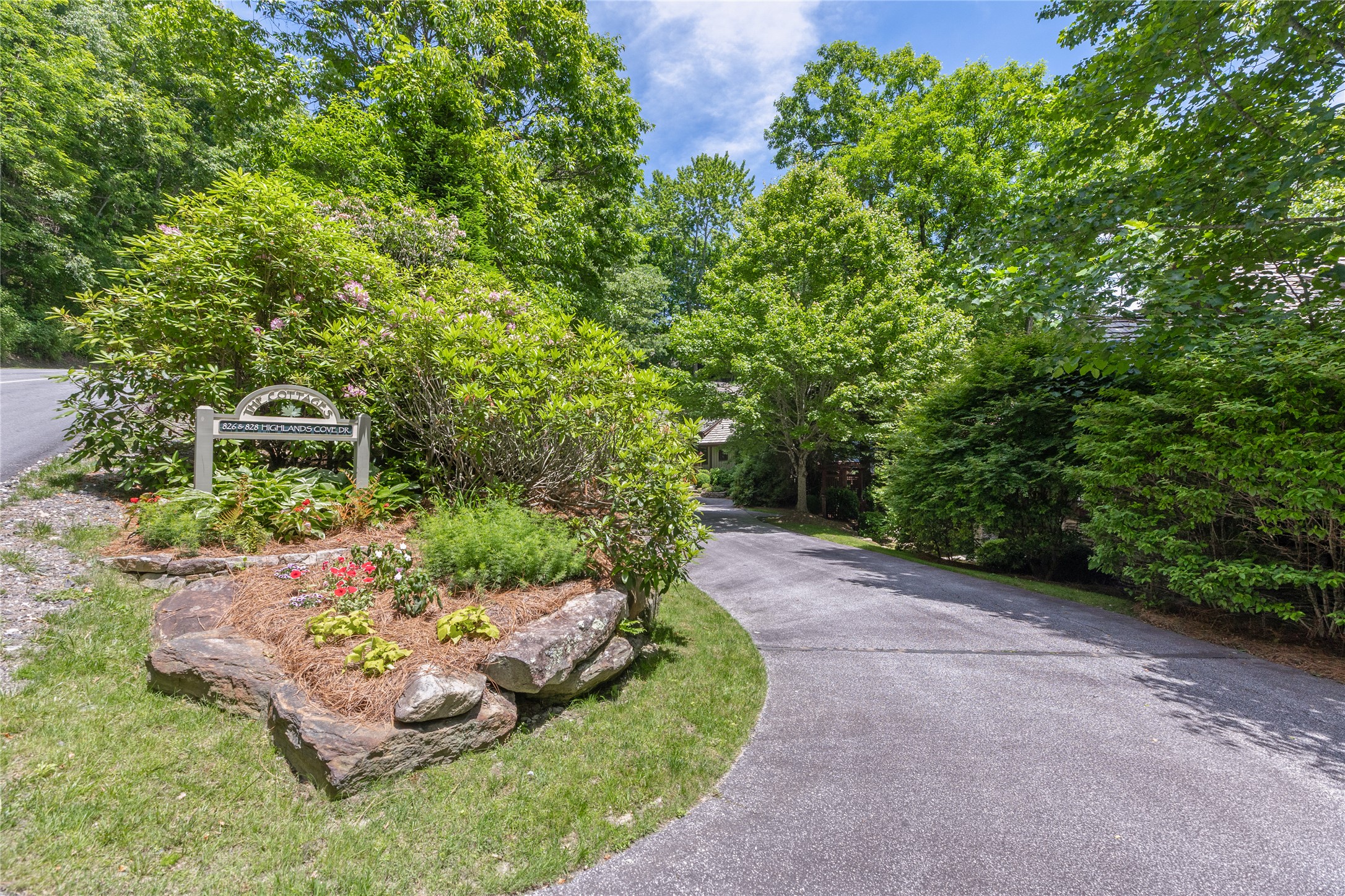 826 Highlands Cove Drive