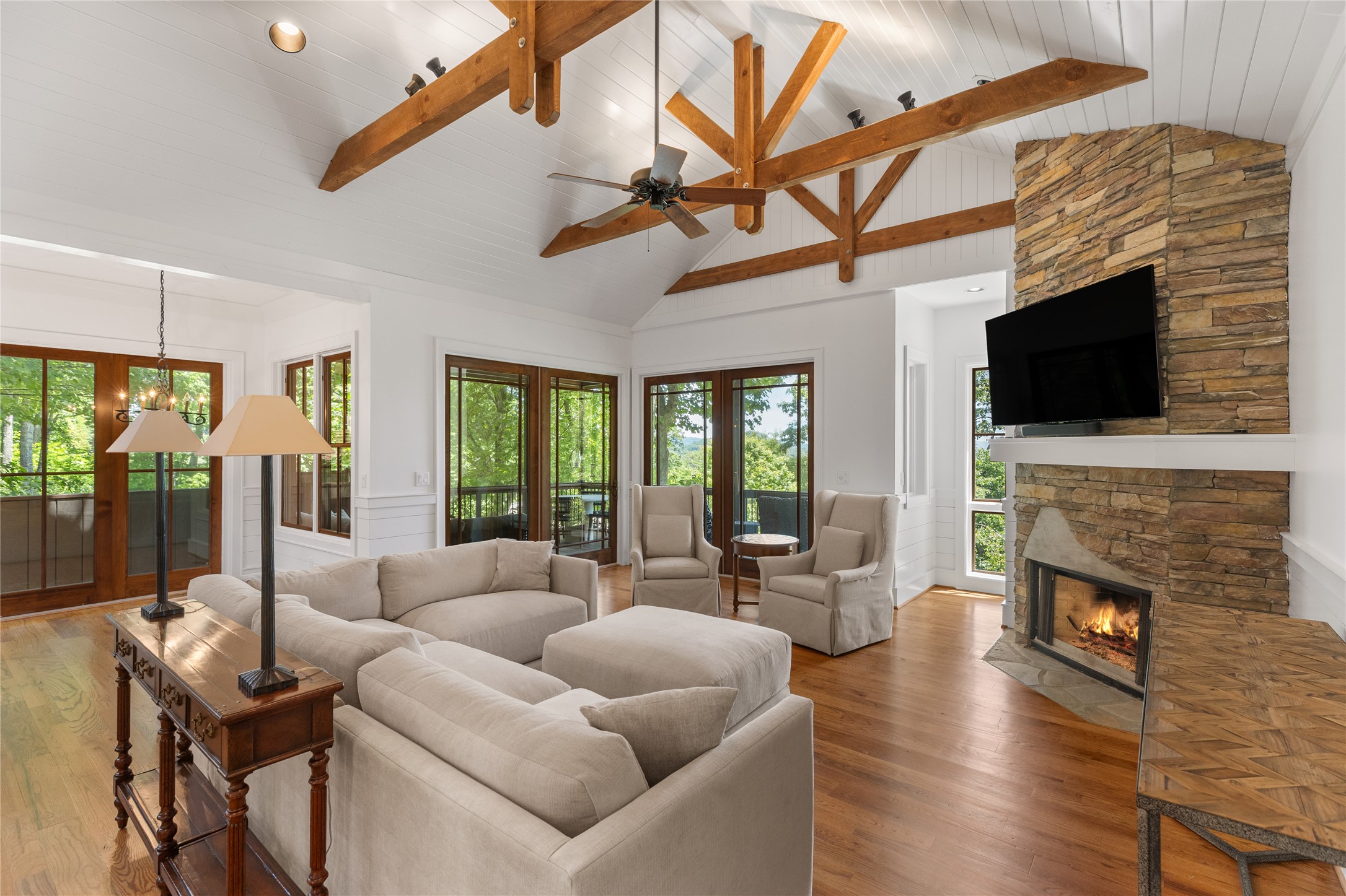 826 Highlands Cove Drive