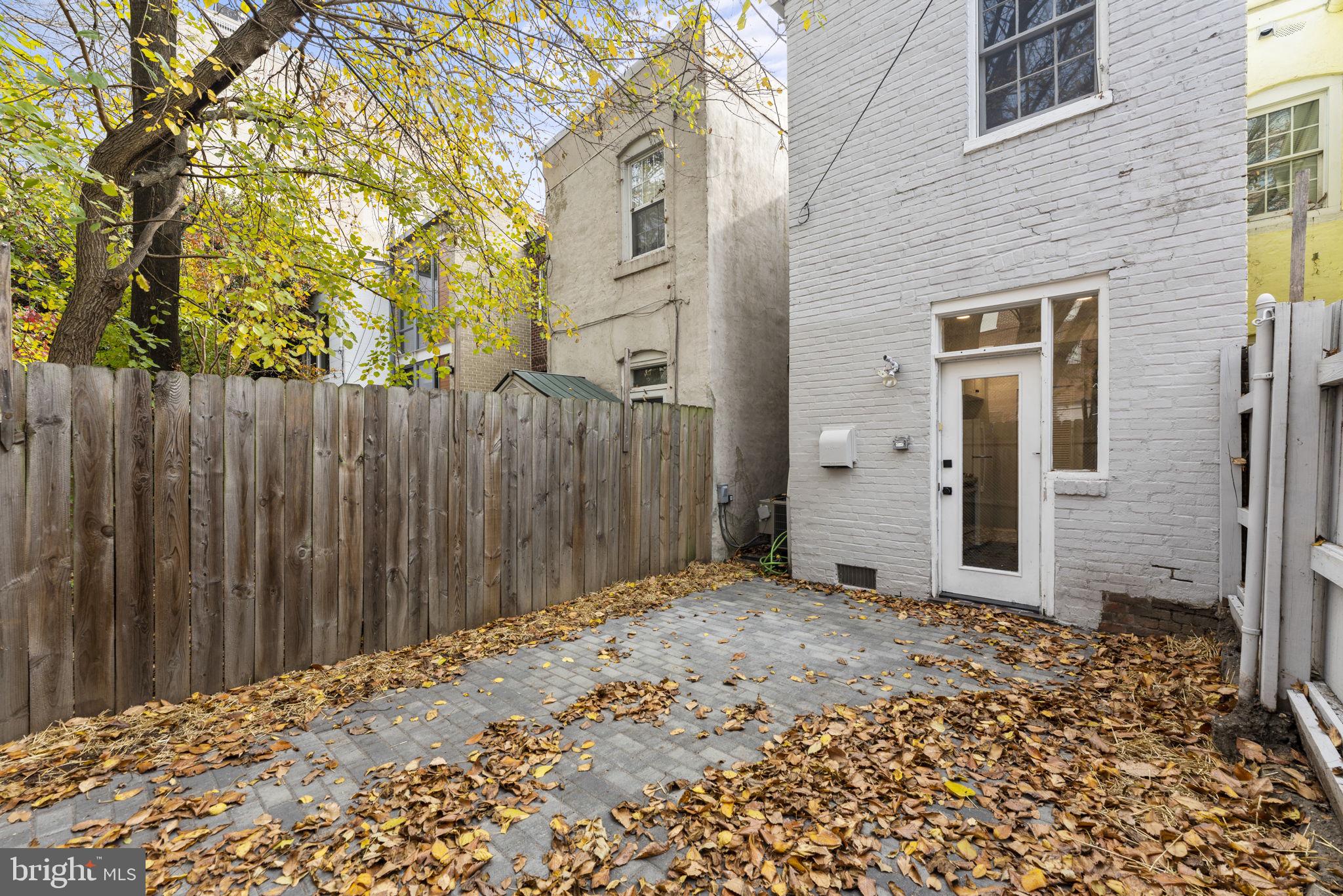 2423 I St NW