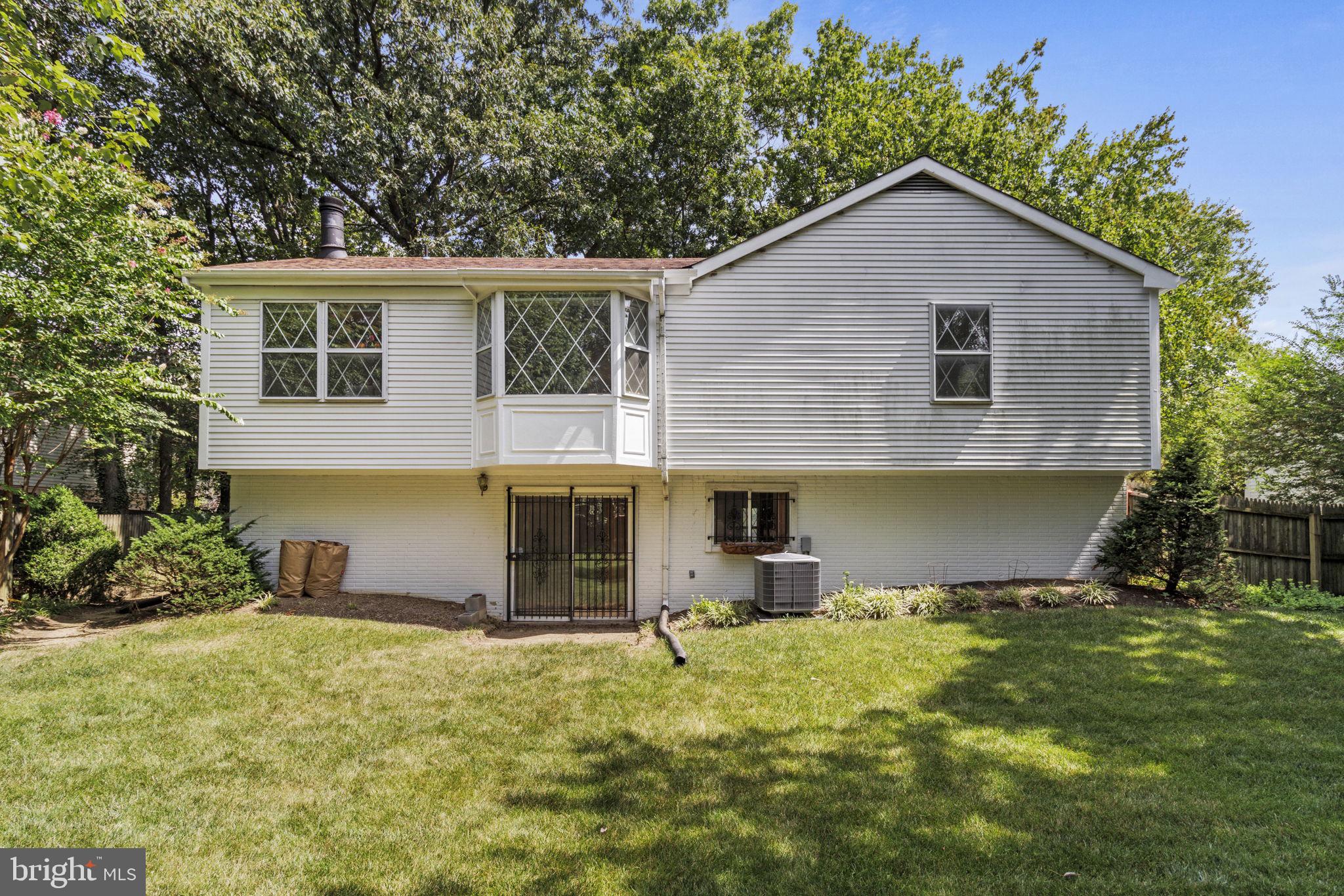 6211 Caryhurst Dr