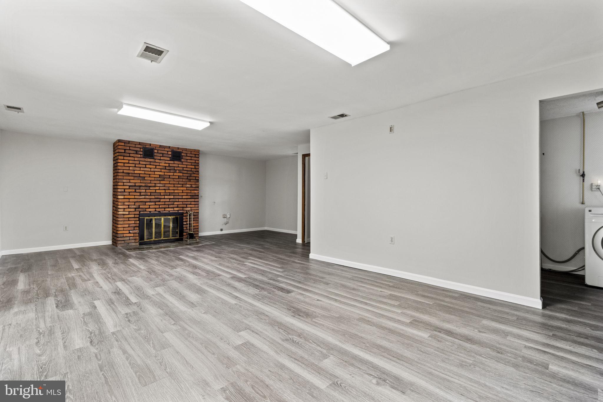 6211 Caryhurst Dr