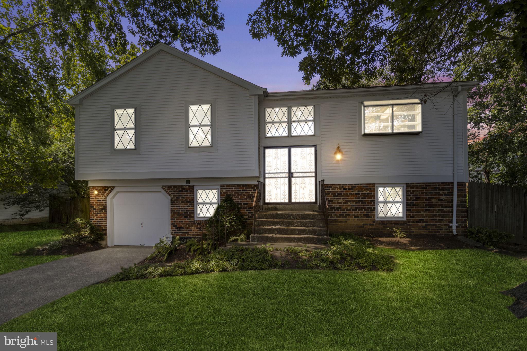 6211 Caryhurst Dr