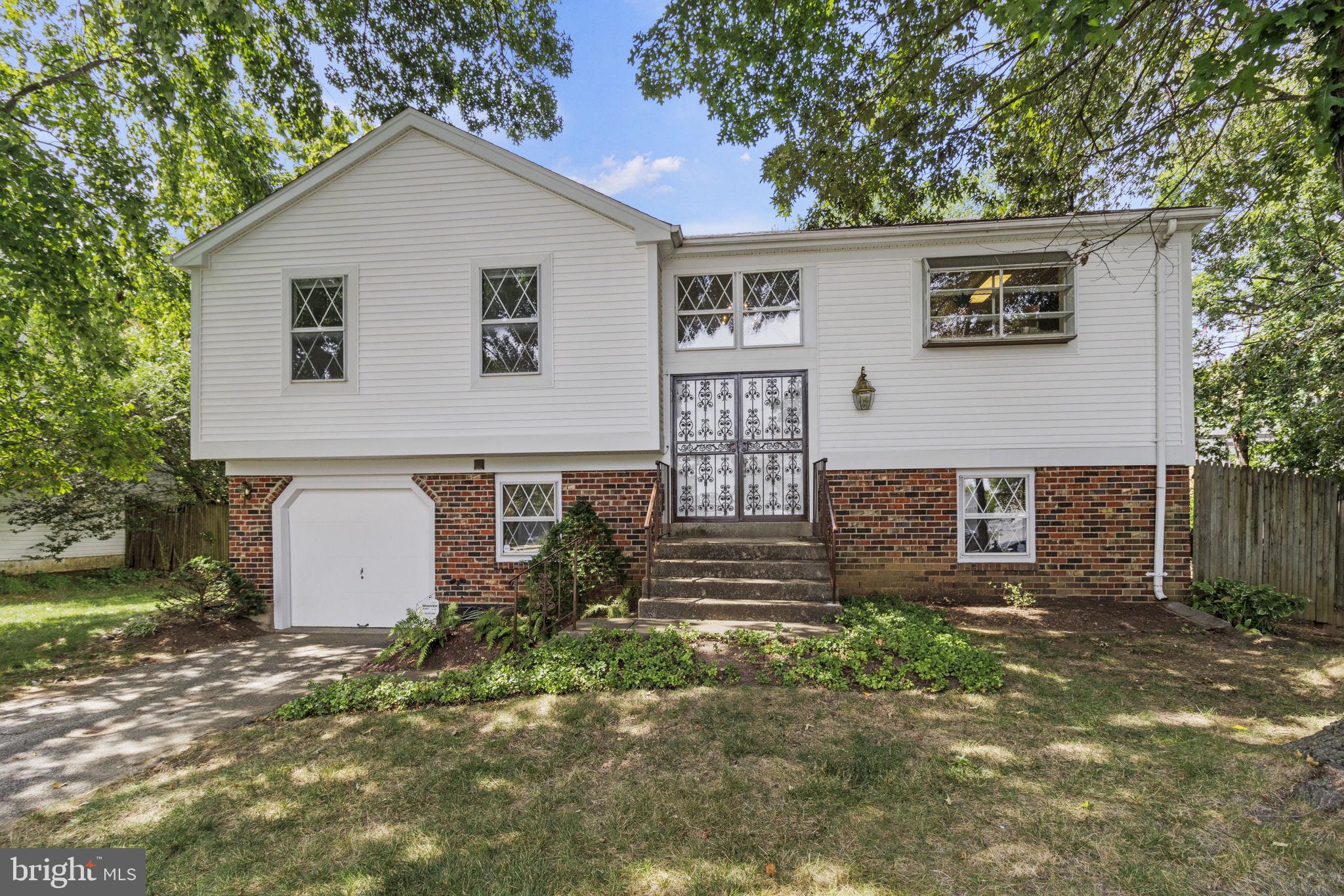 6211 Caryhurst Dr