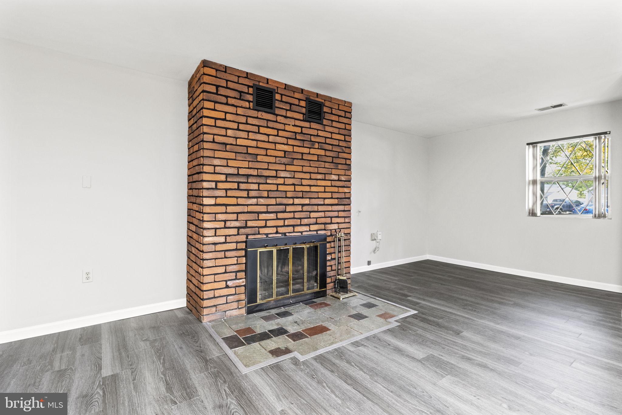 6211 Caryhurst Dr
