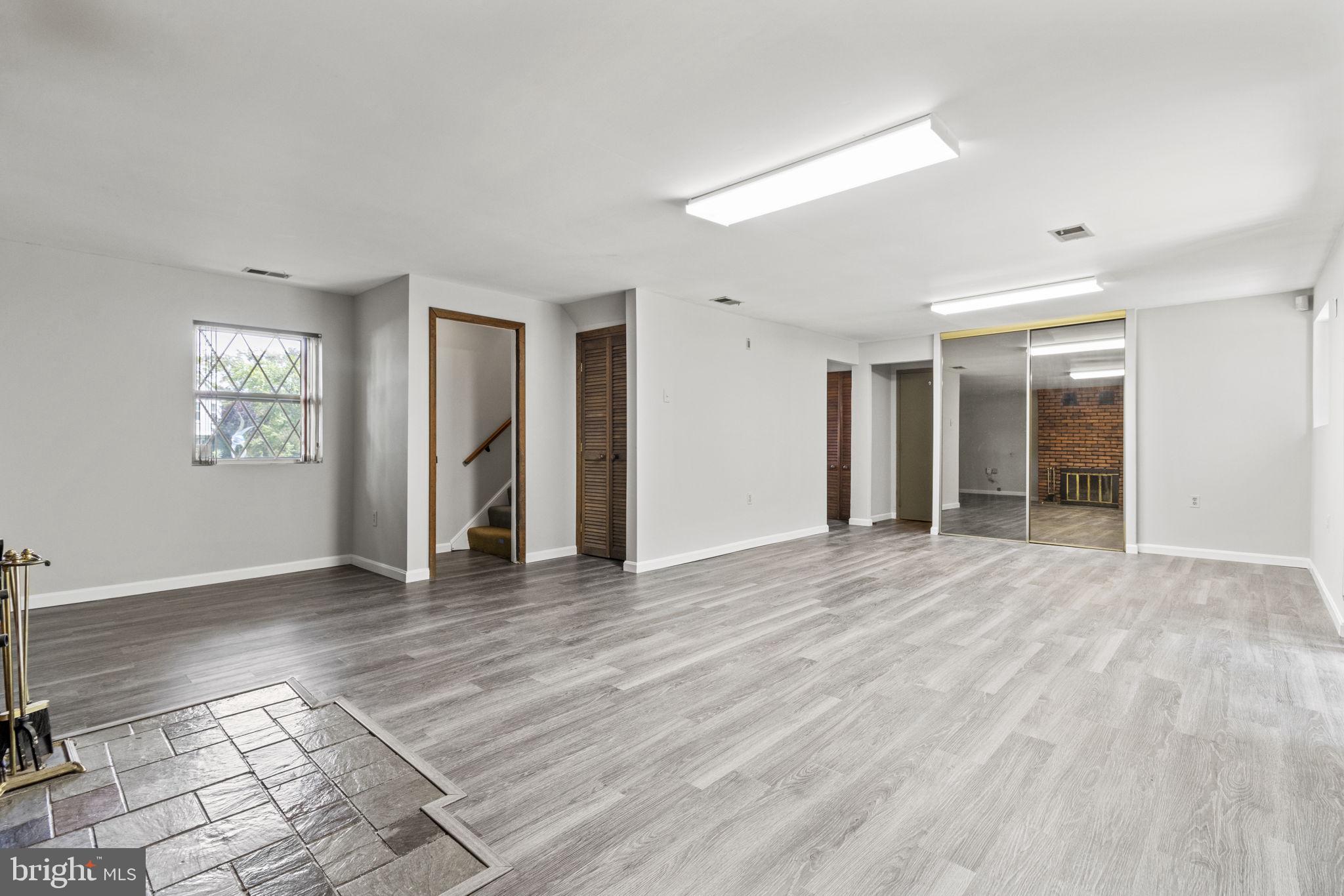 6211 Caryhurst Dr