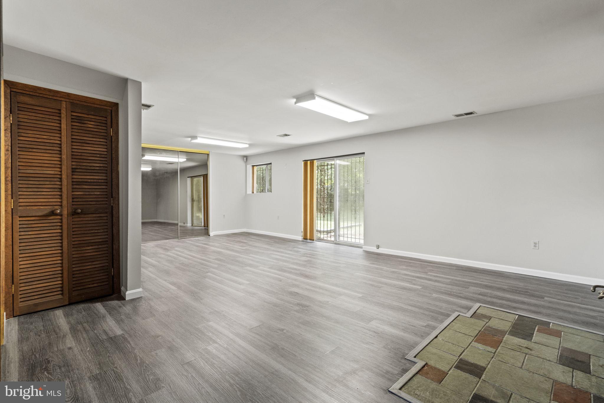6211 Caryhurst Dr