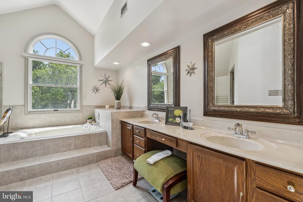 10801 BLACKPOWDER COURT