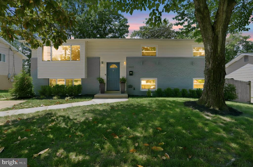 1809 JARVIS AVENUE