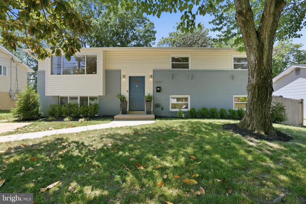 1809 JARVIS AVENUE