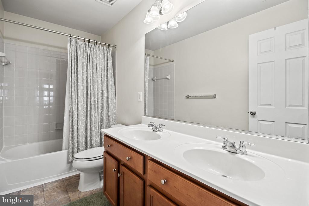 8806 NANCY LANE