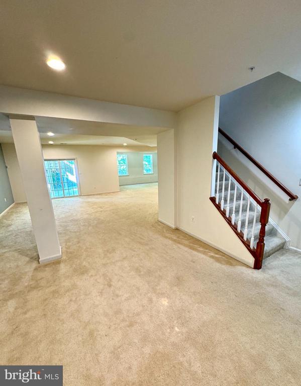 8806 NANCY LANE