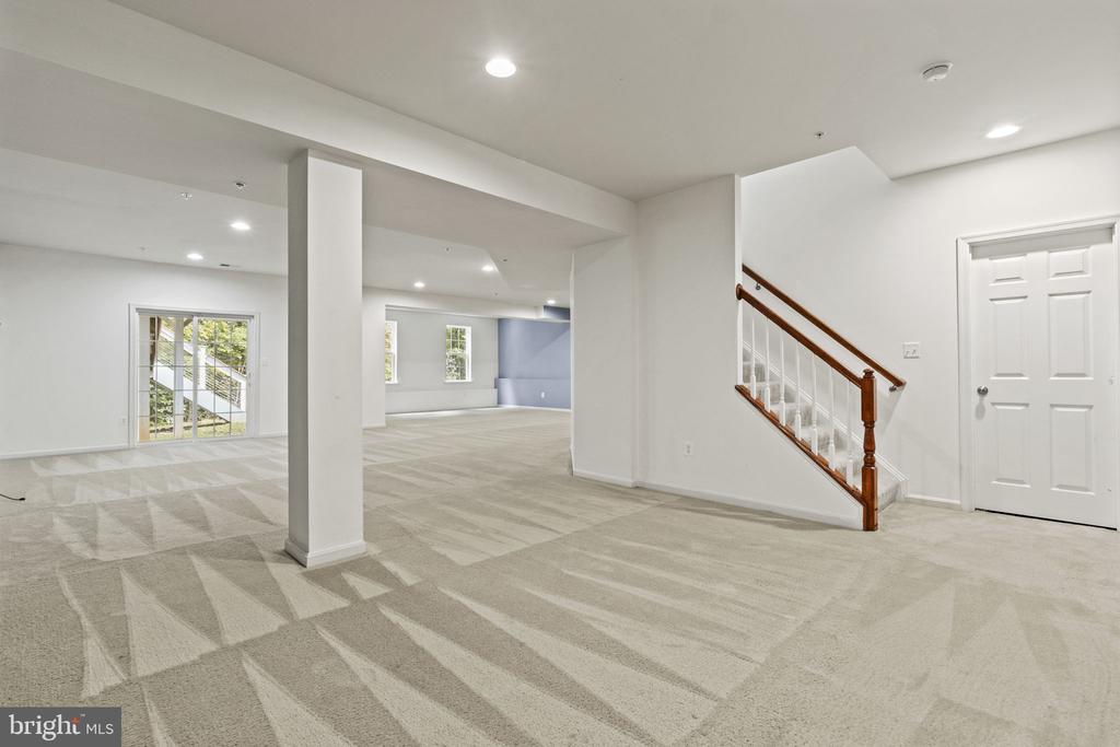 8806 NANCY LANE