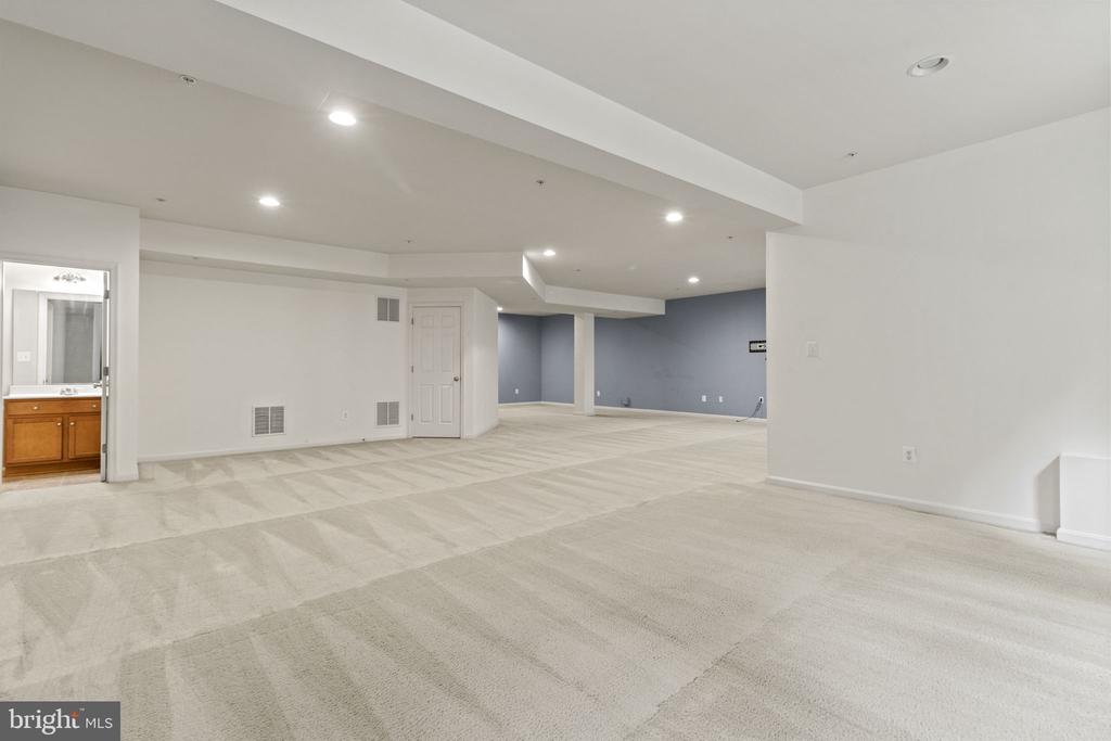 8806 NANCY LANE