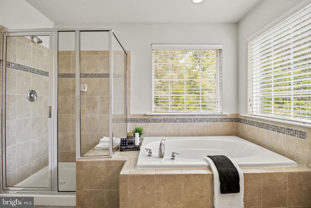 8806 NANCY LANE