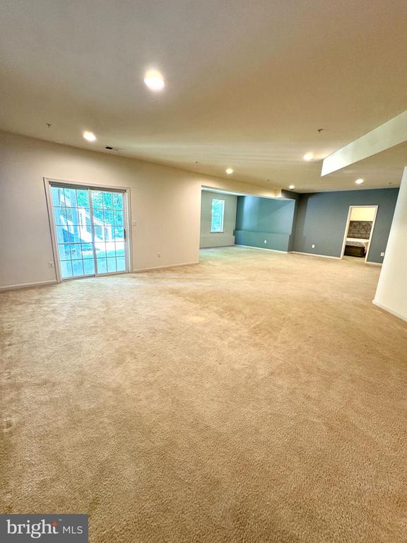 8806 NANCY LANE