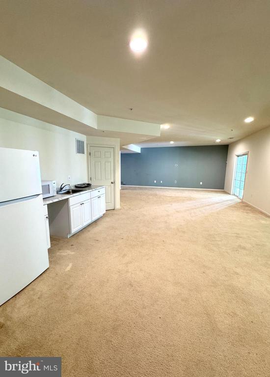 8806 NANCY LANE