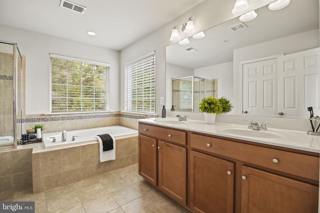 8806 NANCY LANE