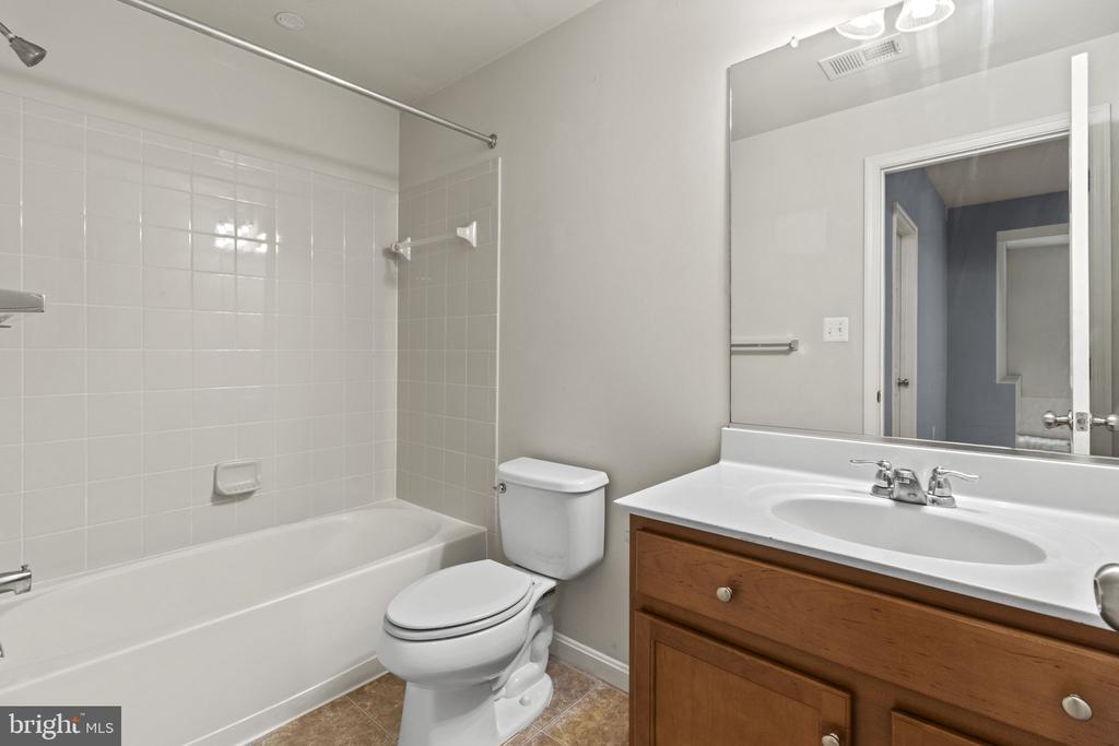 8806 NANCY LANE