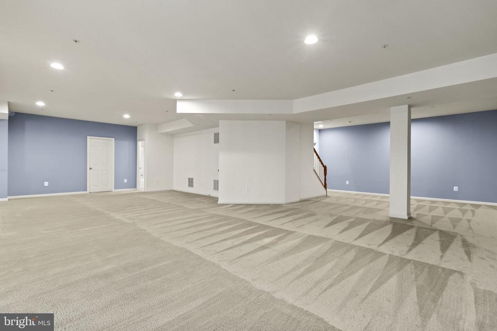 8806 NANCY LANE