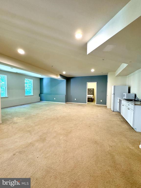 8806 NANCY LANE
