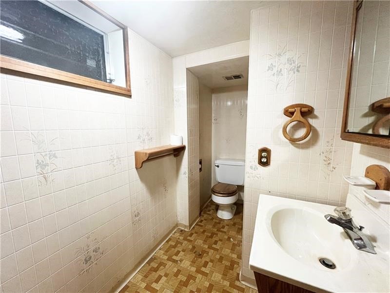 9350 Clubview Dr