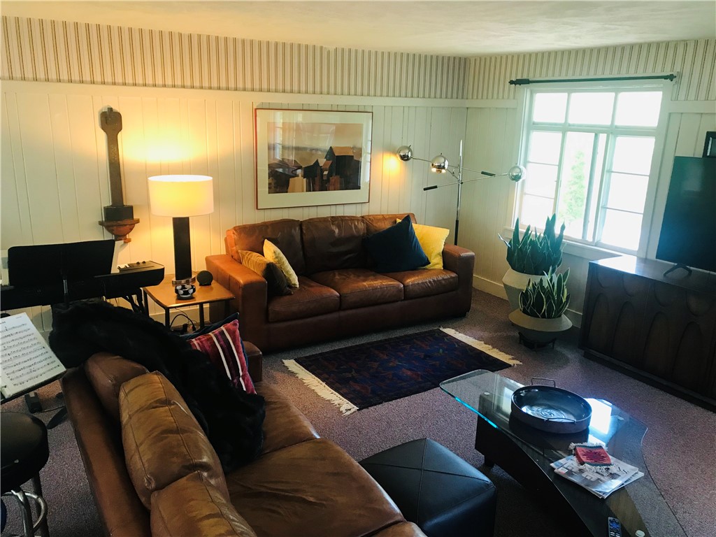 3 White Oak Rd