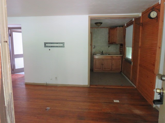 1008 Universal Rd