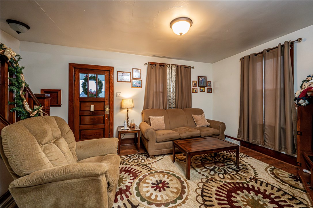 452 Maple Ave