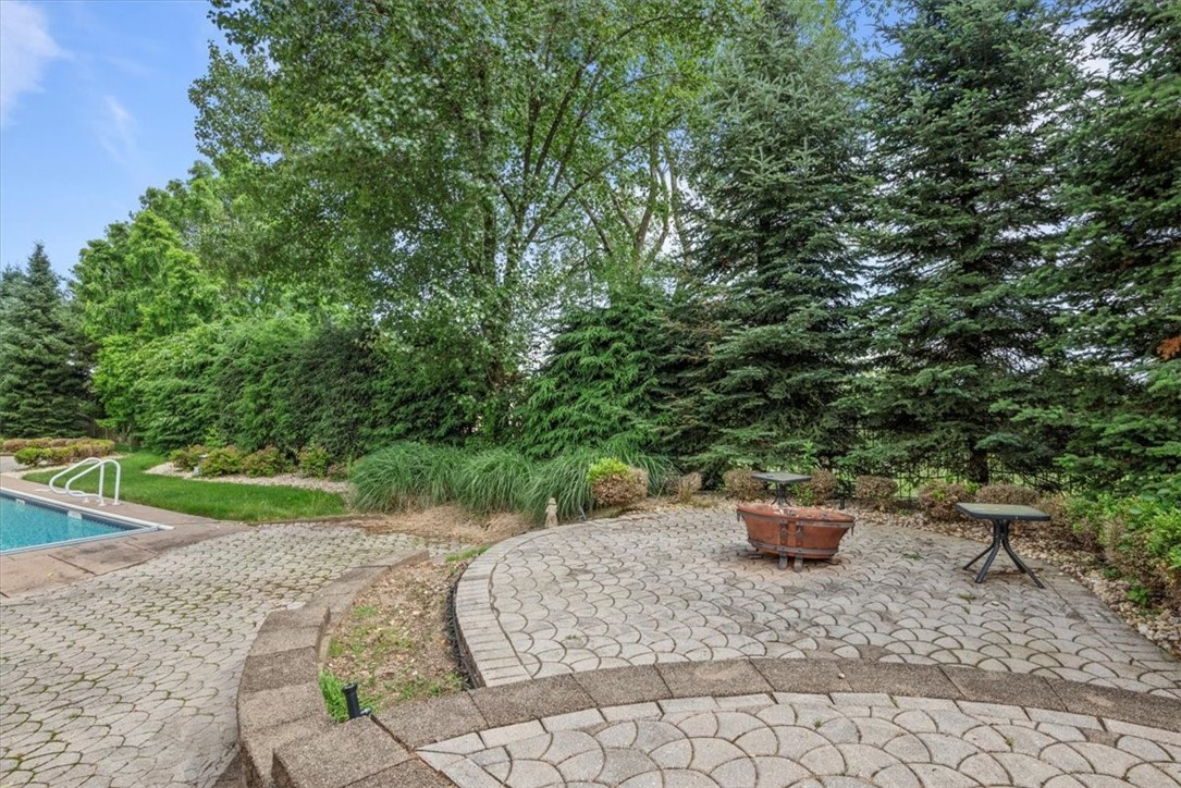 6002 Great Oak Drive