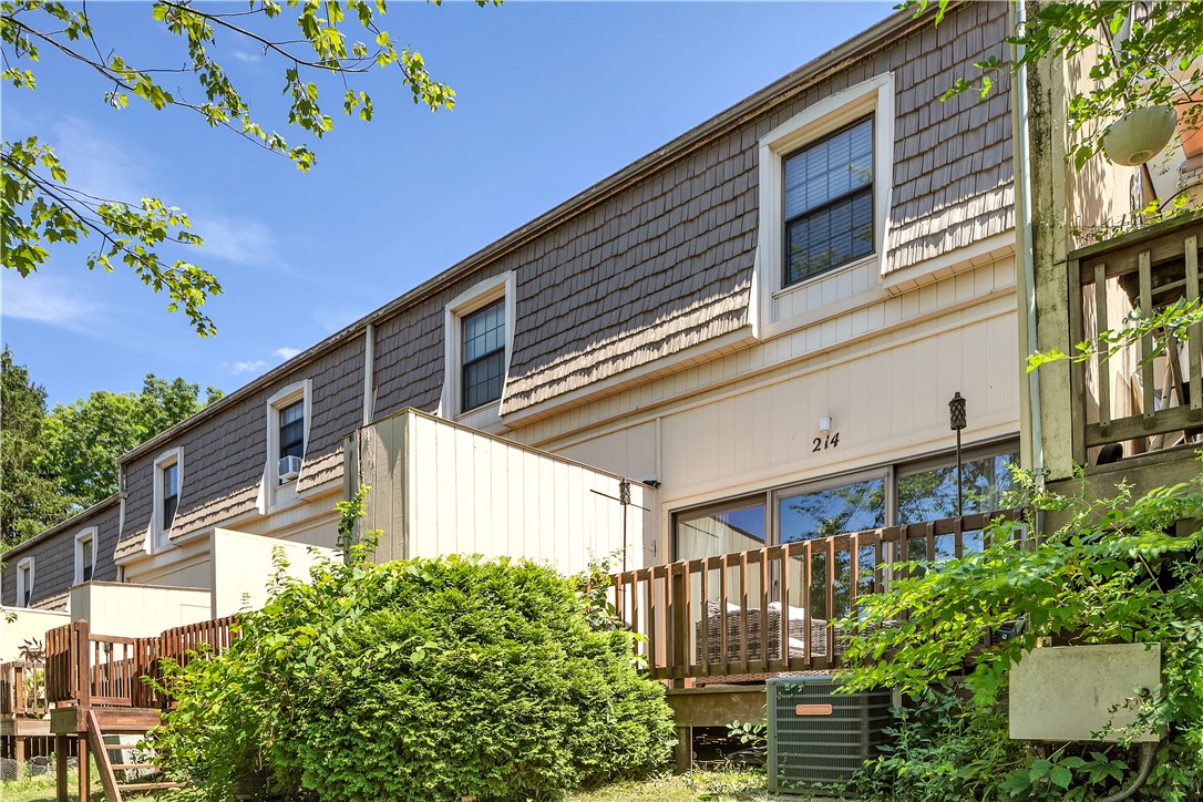 214 Colony Ct. 214