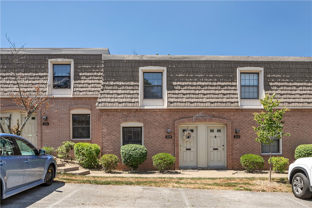 214 Colony Ct. 214