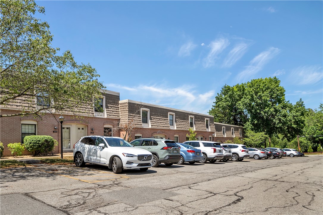 214 Colony Ct. 214
