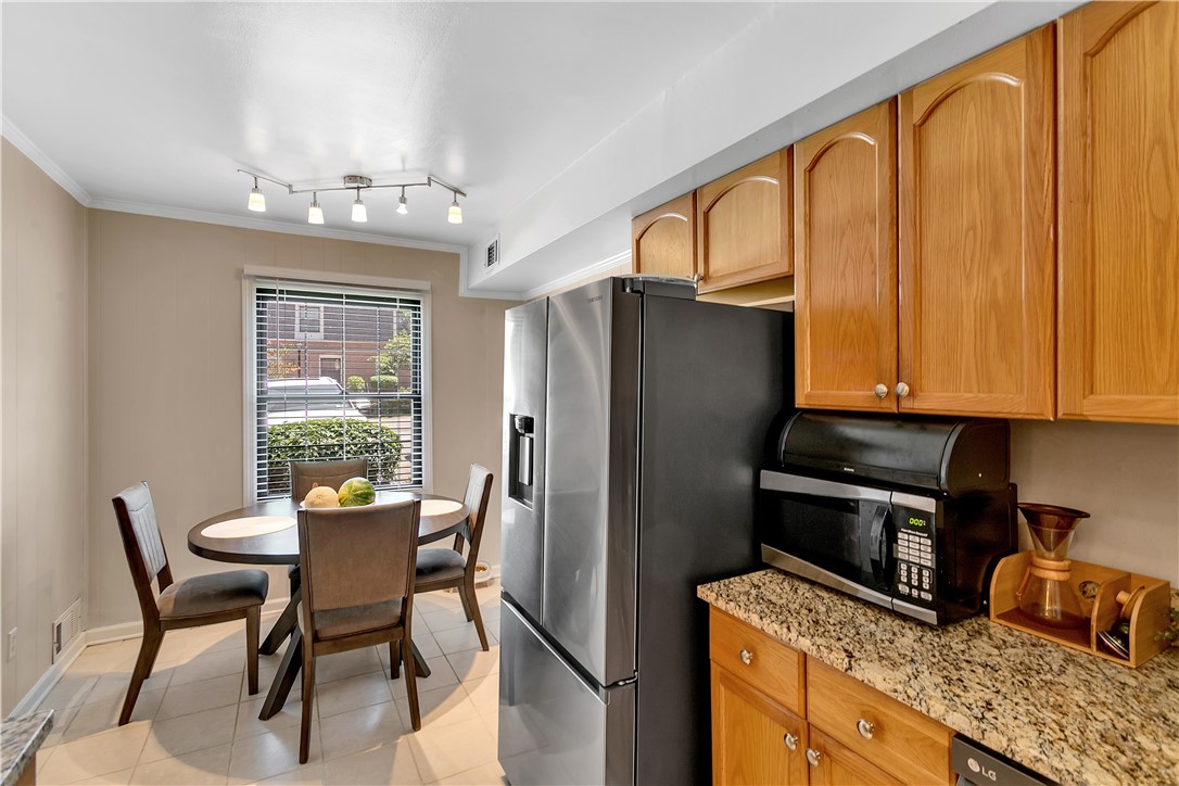 214 Colony Ct. 214