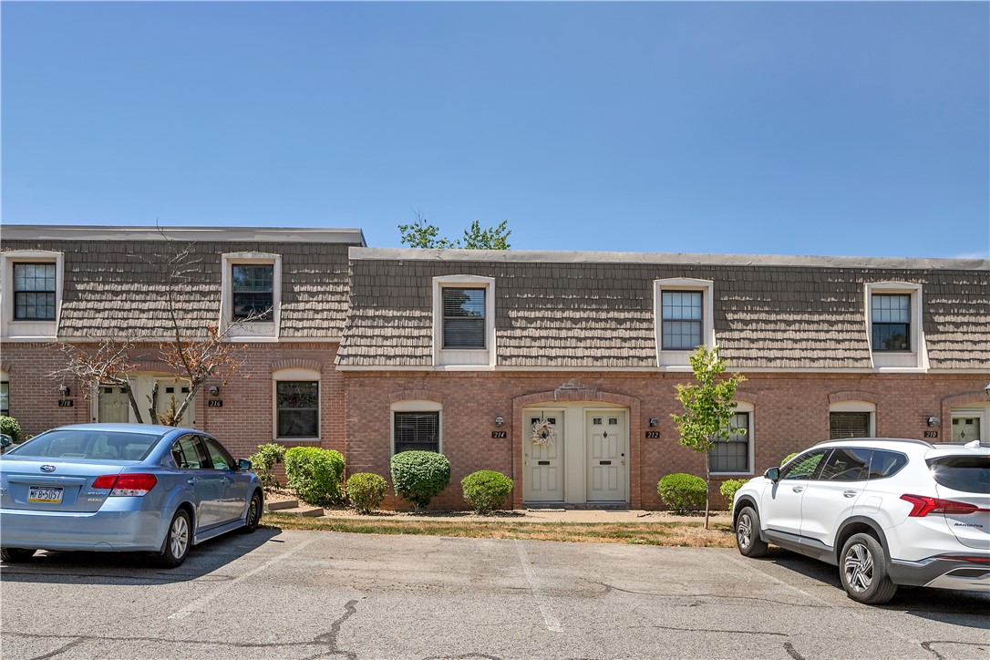 214 Colony Ct. 214