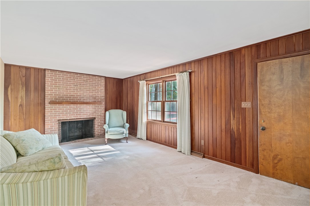 4 Woodland Ave