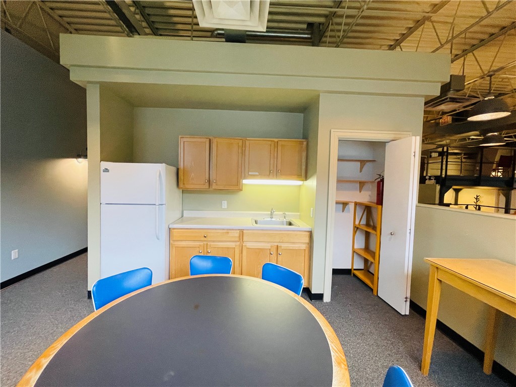 1219 Bingham St