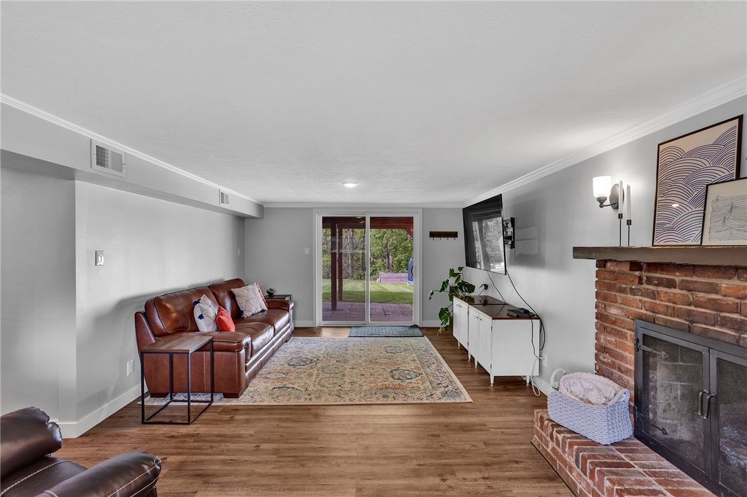 376 Rose Ave
